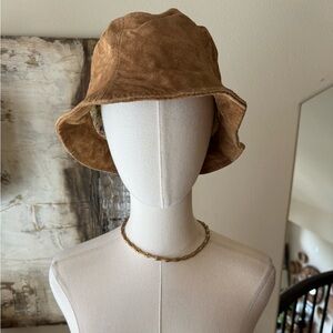 Wilson’s Leather Suede Bucket Hat in Brown